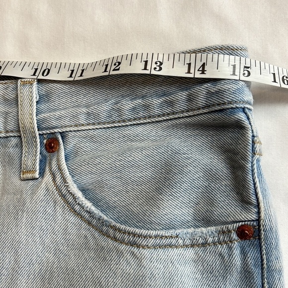 Levi’s 501 Hi-Waist distressed denim cuffed shorts Size 28 New - Picture 7 of 9
